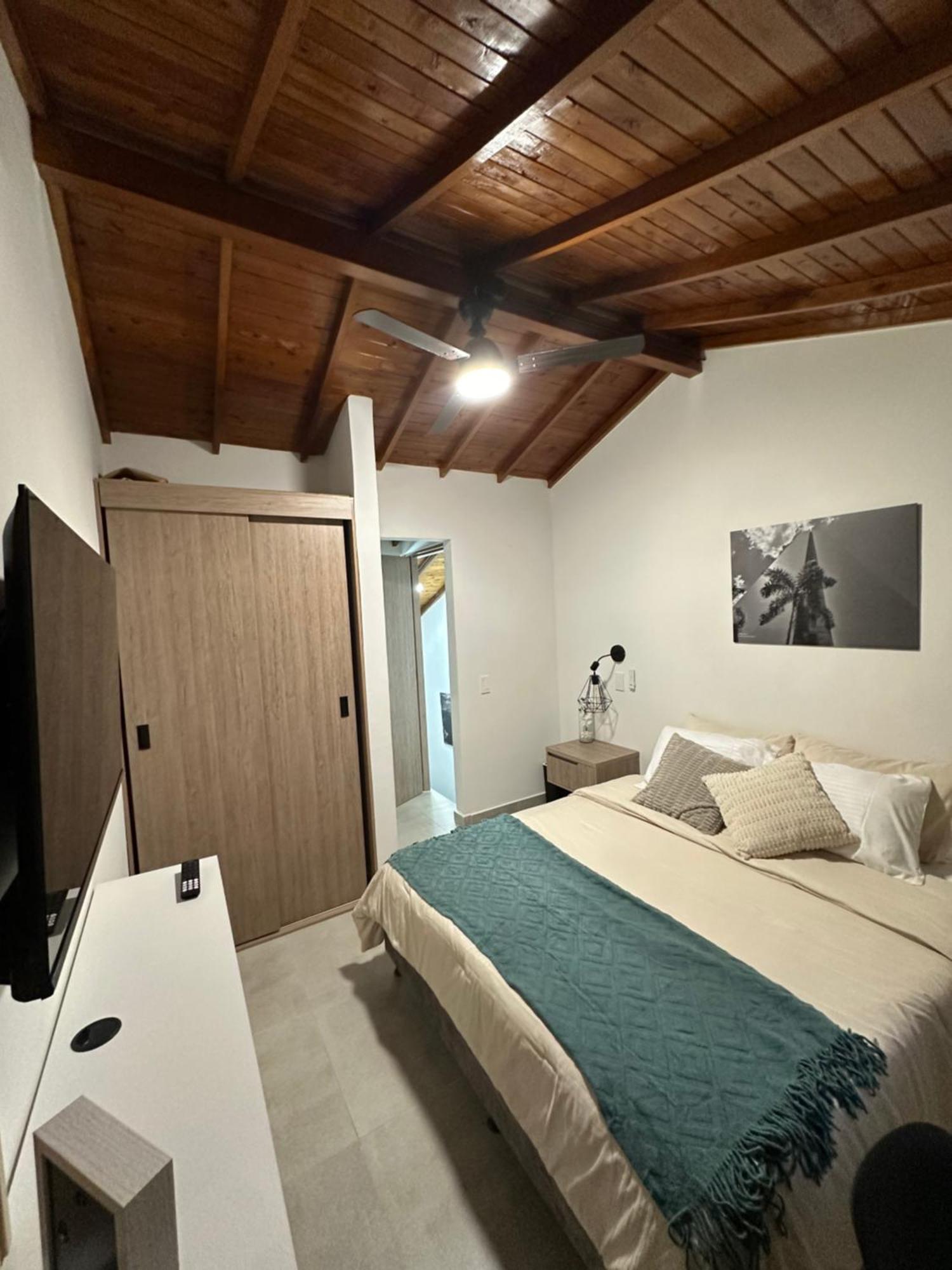 Con Vista Boscosa Y Parking En Buenos Aires, Appartement Medellín